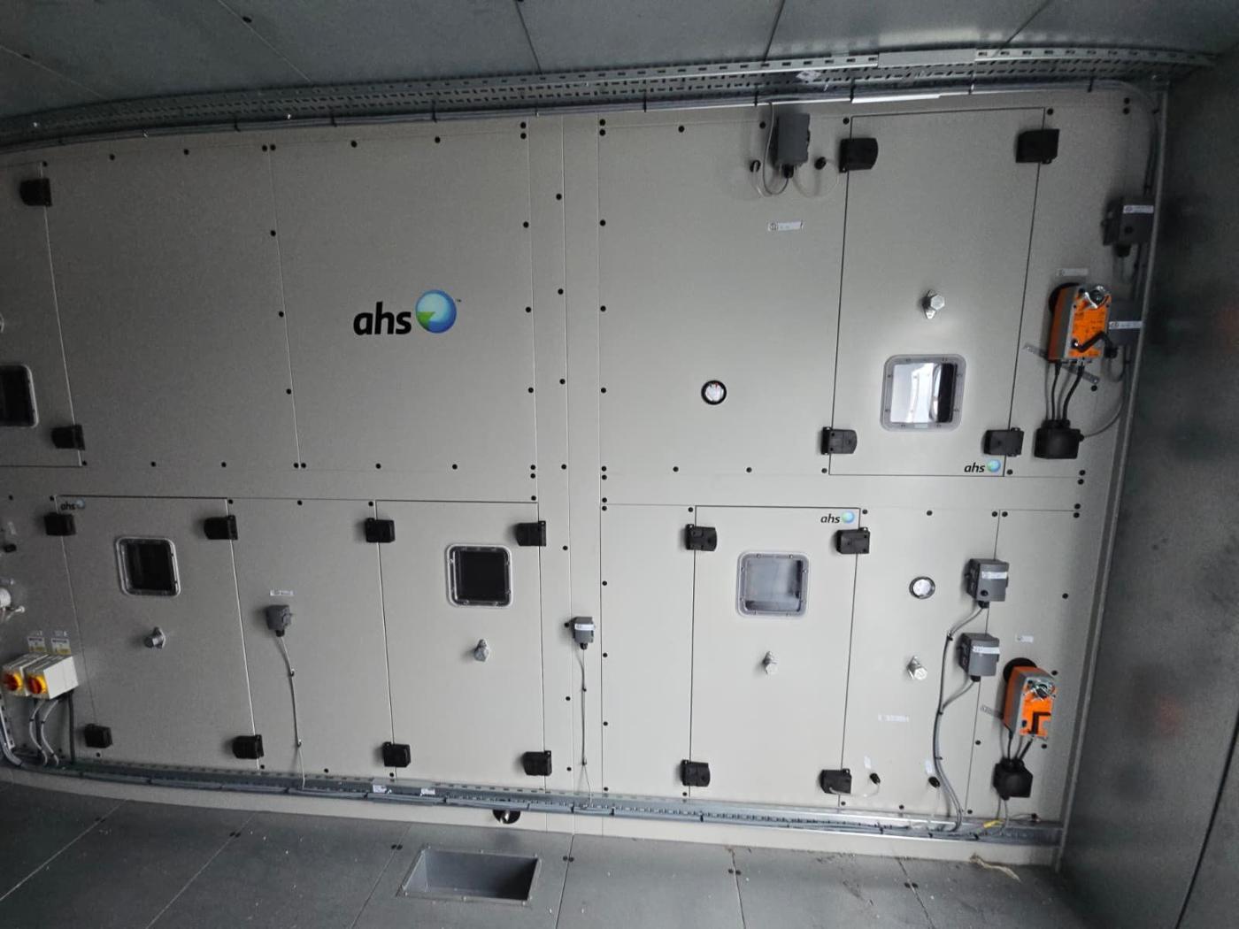 Dampers and sensors wired on an air handling unit
