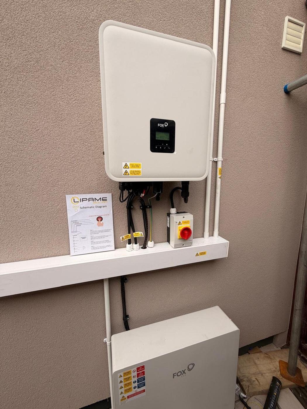Fox hybrid inverter with Lipame sticker and isolators