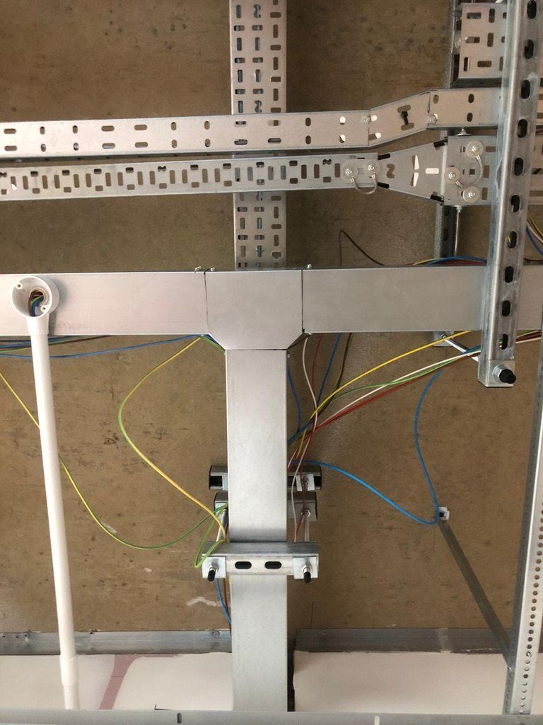 Strut supports with drop rods