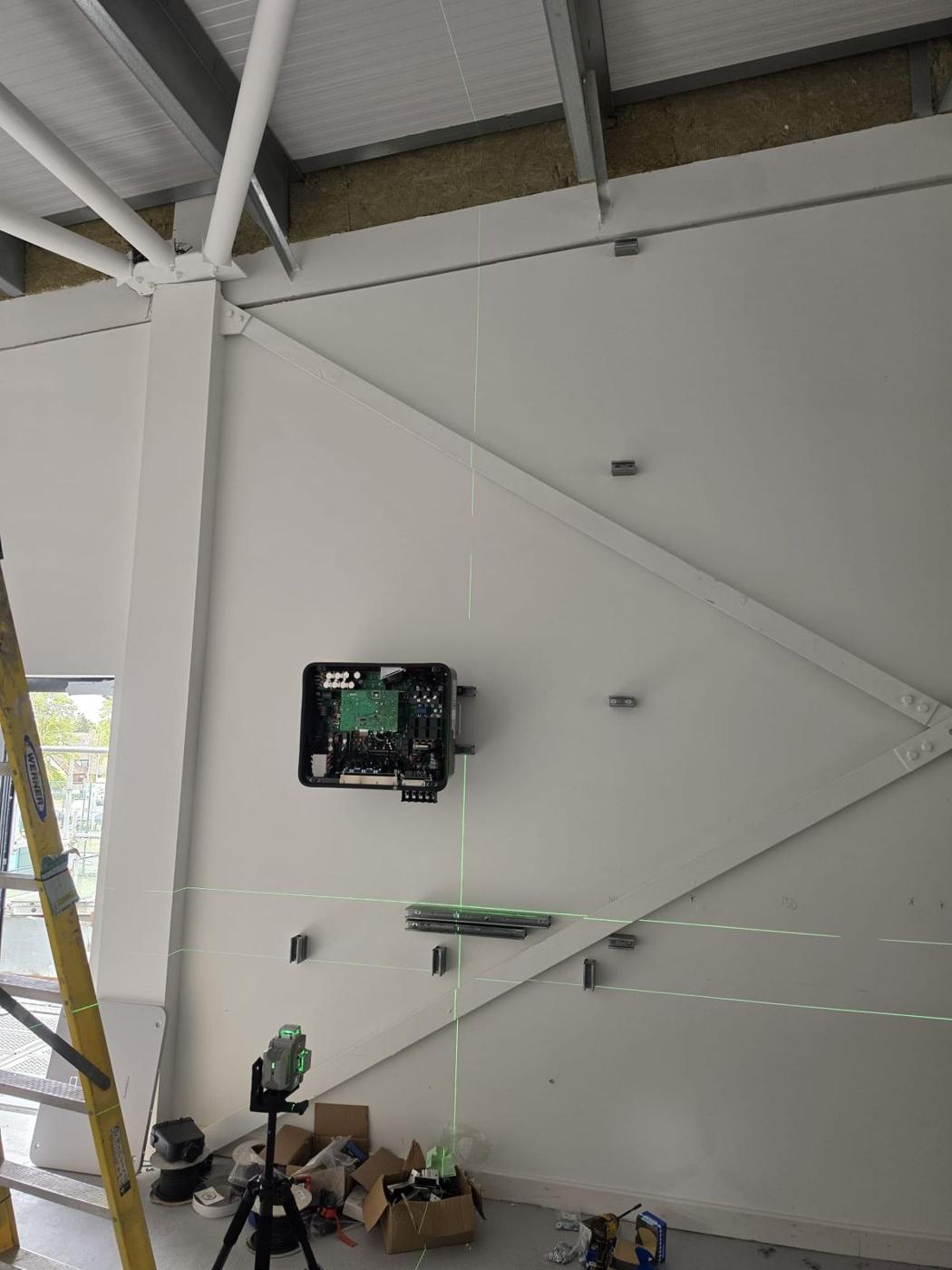 Setting out the inverter wall with a laser level