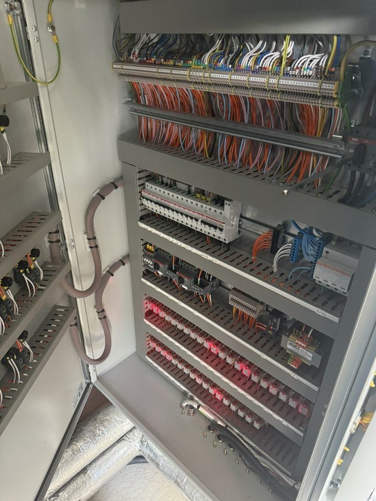Wired BMS panel interior