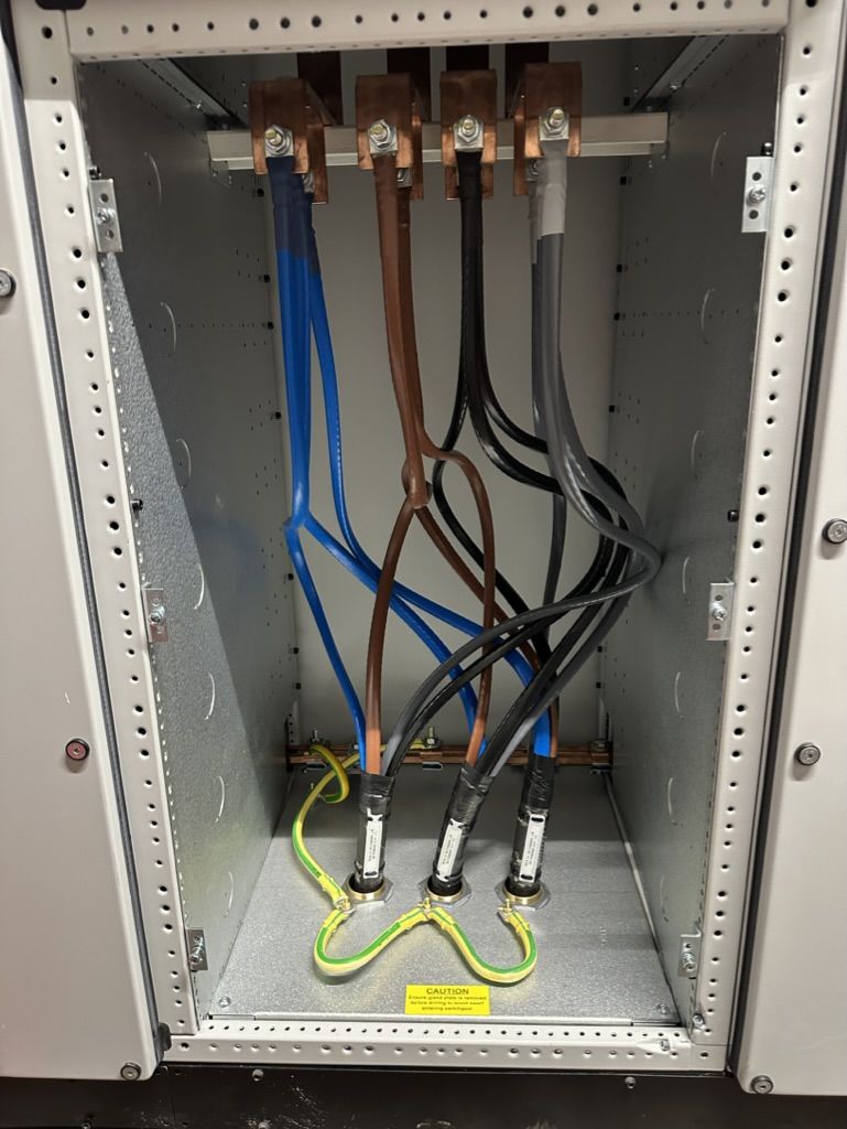 Large SWA cores terminated on copper busbars in a new panel
