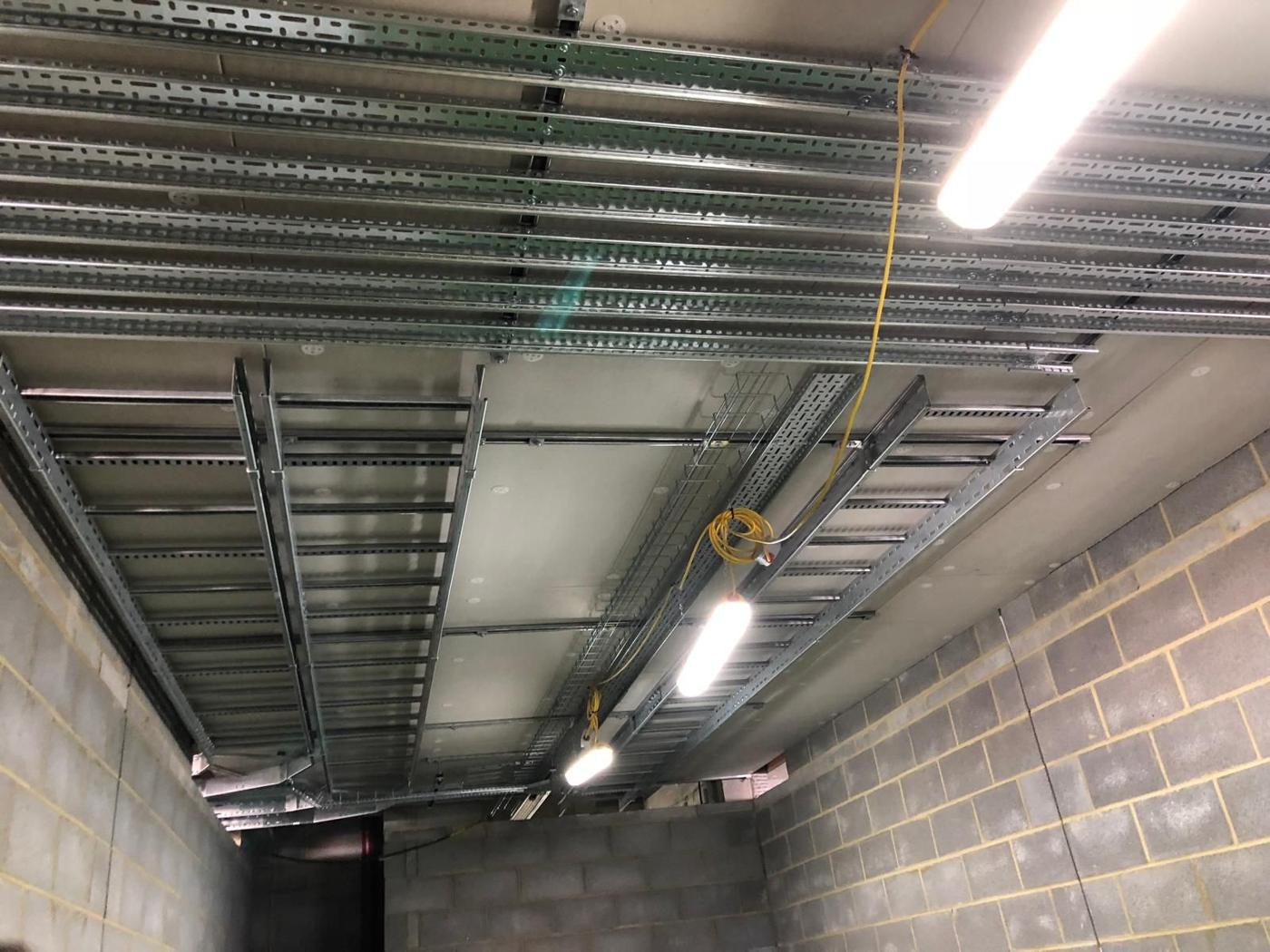 Containment — tray & ladder