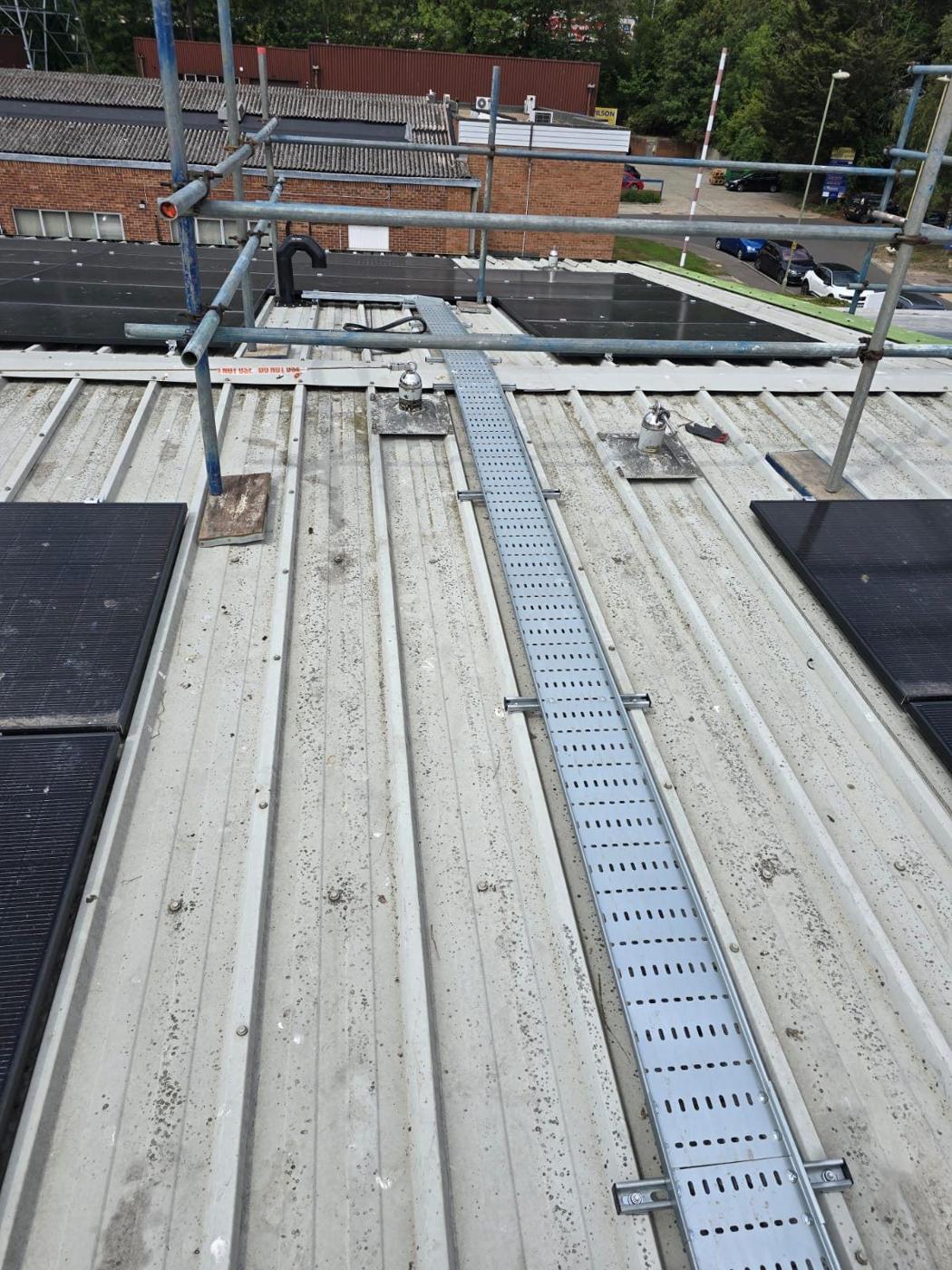 Long tray run on a roof